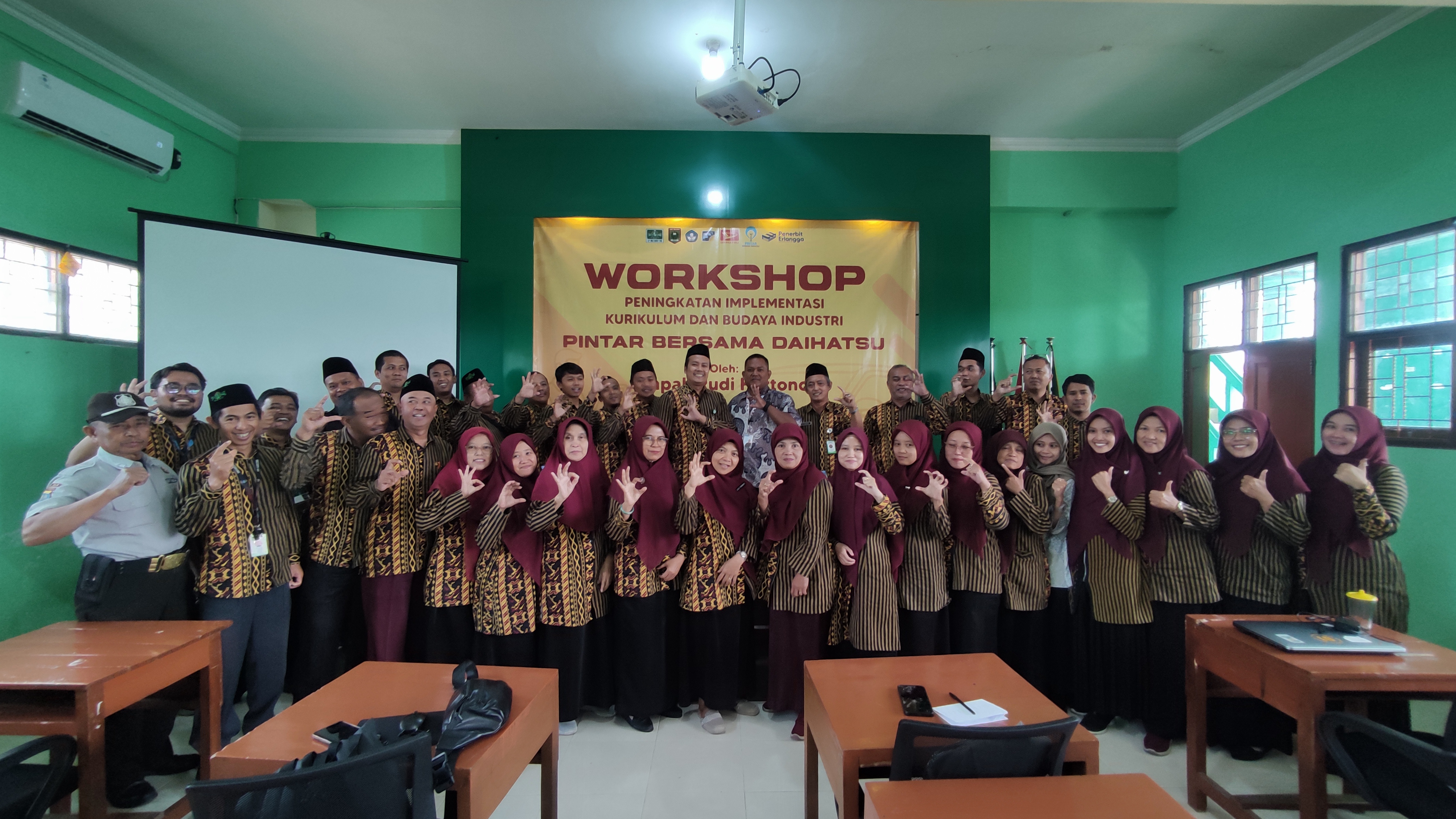 Workshop Peningkatan Implementasi Kurikulum Workshop Peningkatan Implementasi Kurikulum