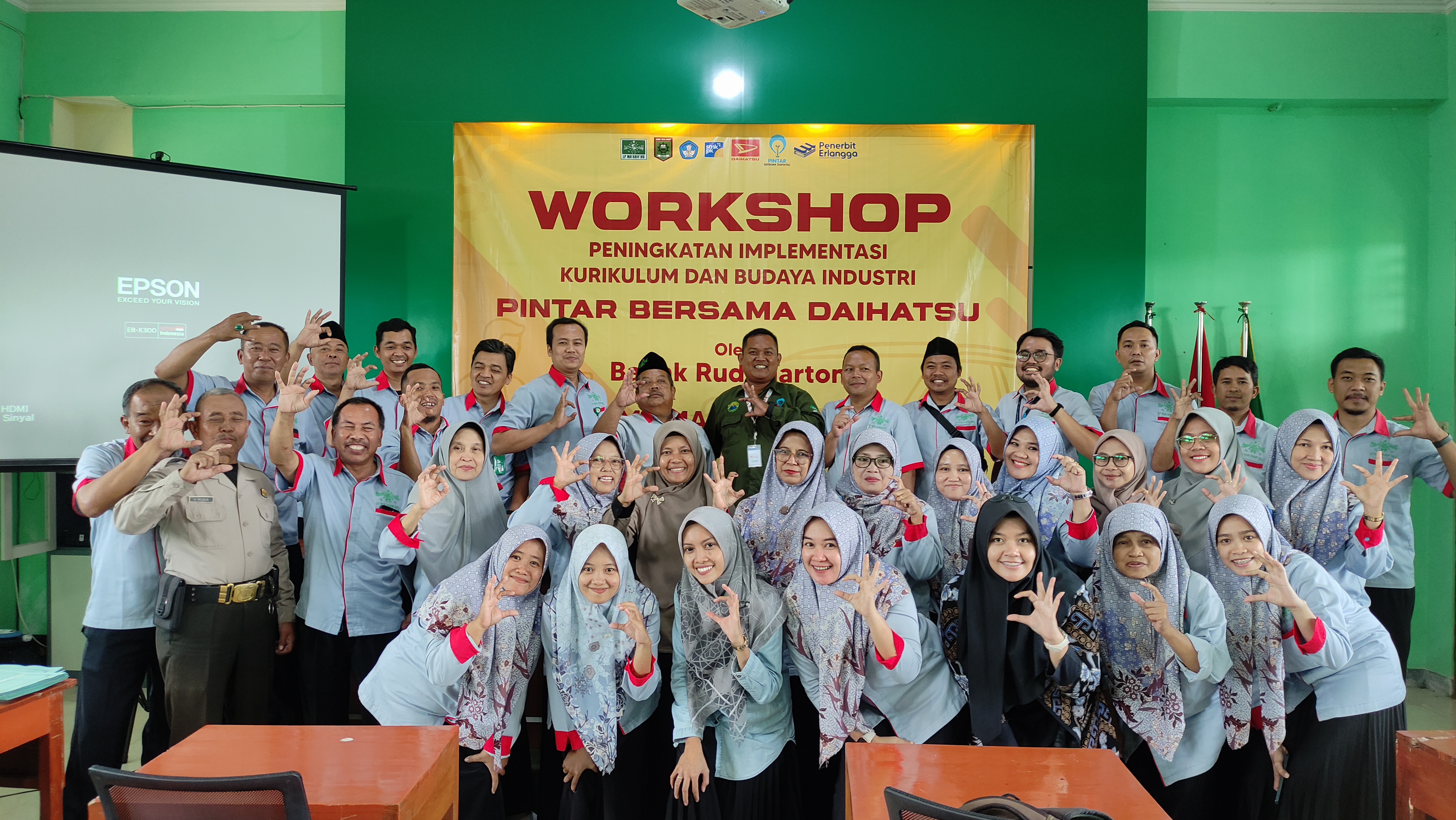 Workshop Peningkatan Implementasi Kurikulum Workshop Peningkatan Implementasi Kurikulum