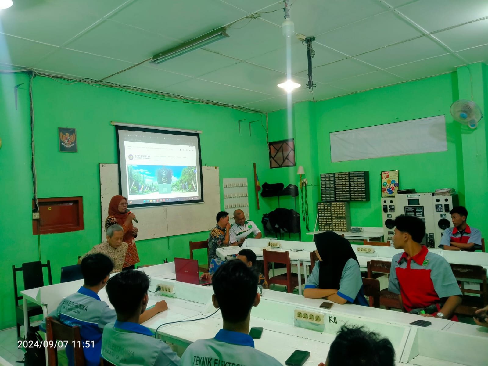 Program Pemberdayaan Masyarakat (PPM) UNY di SMK Maarif Salam